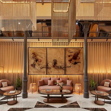 帕拉西奥特帕nh精选酒店 马德里 外观 照片 The lobby of the hotel