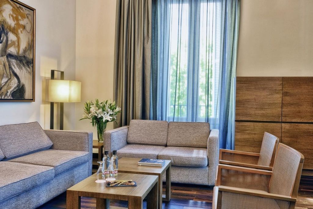 帕拉西奥特帕nh精选酒店 马德里 外观 照片 A living room at the hotel