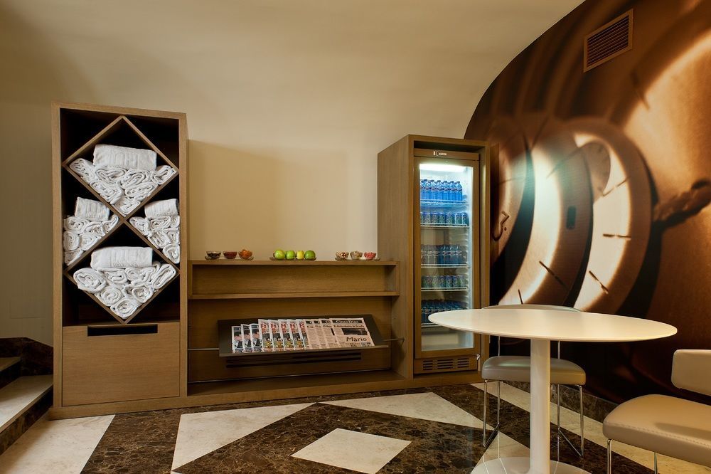 帕拉西奥特帕nh精选酒店 马德里 外观 照片 The Diamond Lounge at the airport