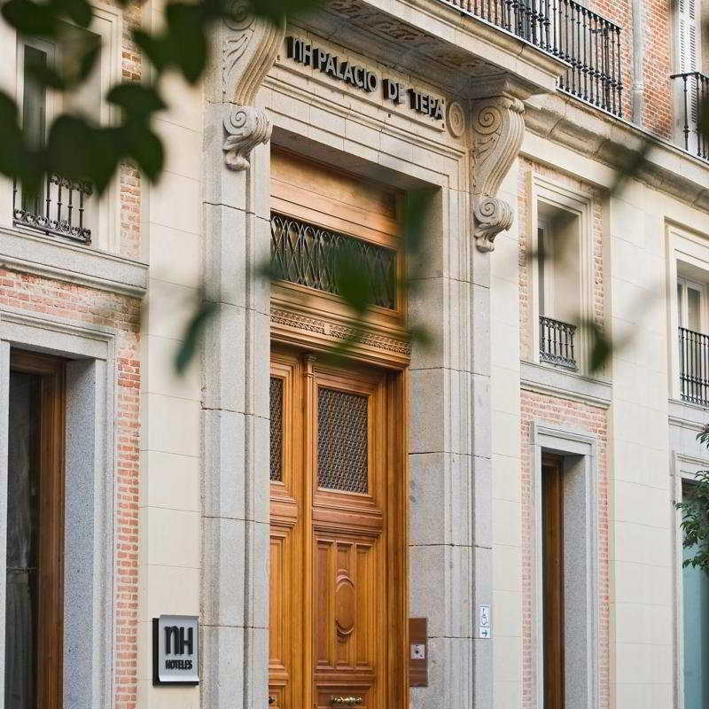 帕拉西奥特帕nh精选酒店 马德里 外观 照片 The front door of the house