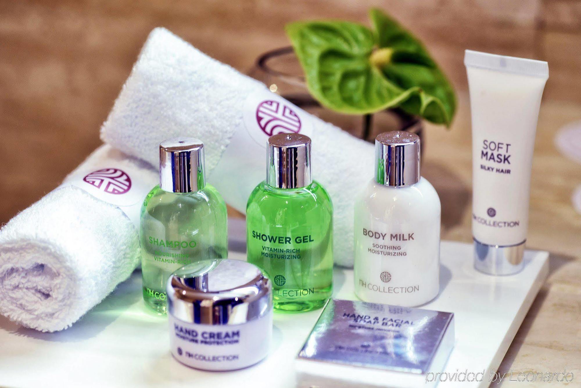帕拉西奥特帕nh精选酒店 马德里 外观 照片 A selection of toiletries