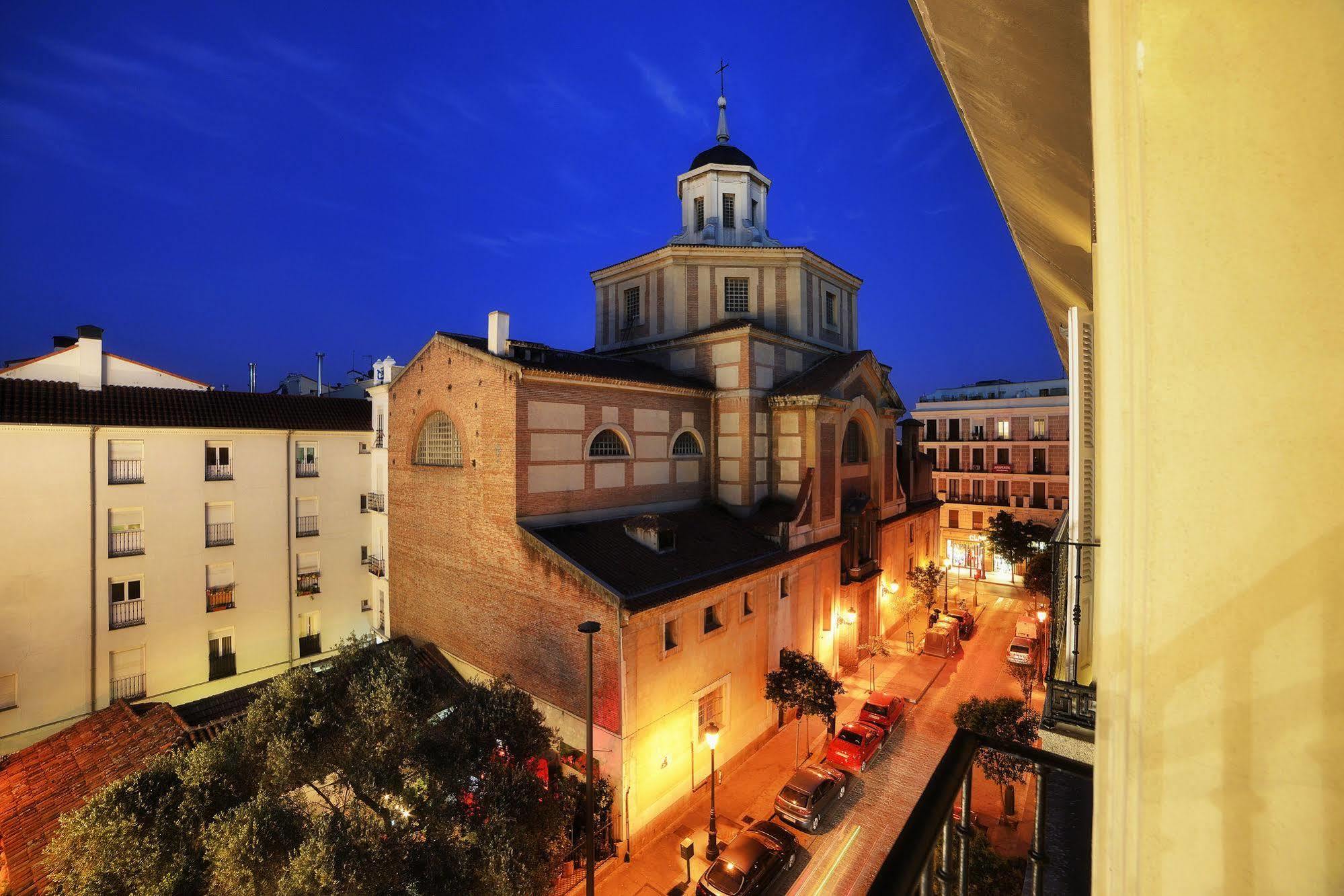 帕拉西奥特帕nh精选酒店 马德里 外观 照片 The church of San Lorenzo