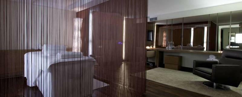 帕拉西奥特帕nh精选酒店 马德里 外观 照片 A room divider