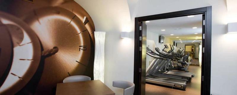 帕拉西奥特帕nh精选酒店 马德里 外观 照片 The gym at the hotel
